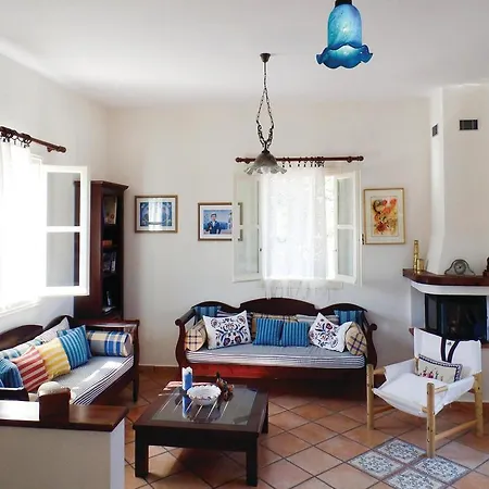 Four-bedroom Holiday In انو سيروس