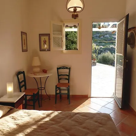 Four-bedroom Holiday In بيت للعطل انو سيروس