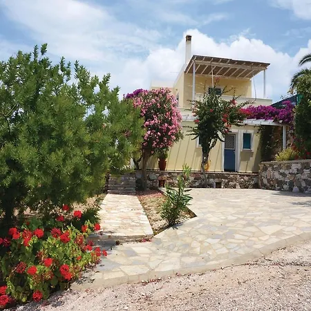 Four-bedroom Holiday In بيت للعطل انو سيروس