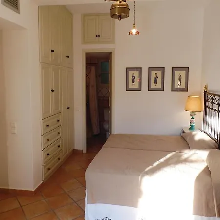 بيت للعطل Four-bedroom Holiday In *