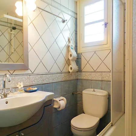 Four-bedroom Holiday In * Ano Syros