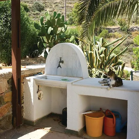Four-bedroom Holiday In Casa vacanze Ano Syros